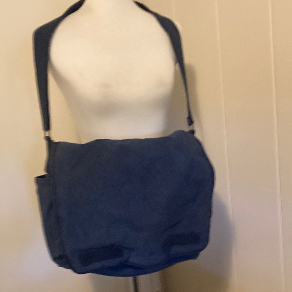 Navy Heavy duty Messenger bag lots compartments